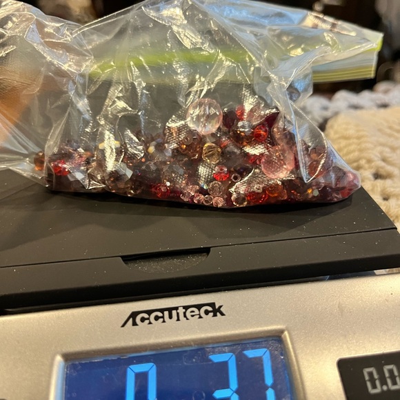 Vintage assorted crystal beads in reds perfect for jewelry making or crafting - Picture 2 of 2